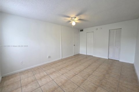 Condominio en venta en Lauderhill, Florida, 1 dormitorio, 68.28 m2 № 1990433 - foto 8