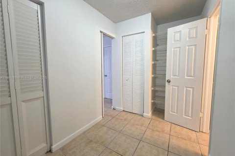 Condominio en venta en Lauderhill, Florida, 1 dormitorio, 68.28 m2 № 1990433 - foto 10
