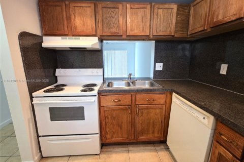 Condominio en venta en Lauderhill, Florida, 1 dormitorio, 68.28 m2 № 1990433 - foto 6