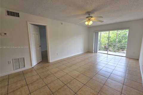 Condominio en venta en Lauderhill, Florida, 1 dormitorio, 68.28 m2 № 1990433 - foto 2