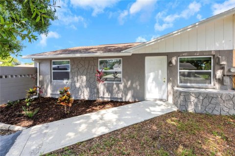 House in Tampa, Florida 2 bedrooms, 88.91 sq.m. № 1813033 - photo 2