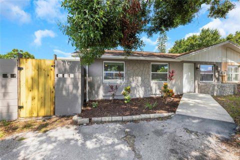 House in Tampa, Florida 2 bedrooms, 88.91 sq.m. № 1813033 - photo 1
