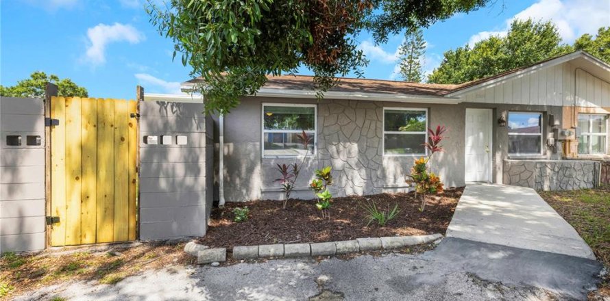 House in Tampa, Florida 2 bedrooms, 88.91 sq.m. № 1813033
