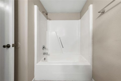 House in Tampa, Florida 2 bedrooms, 88.91 sq.m. № 1813033 - photo 17