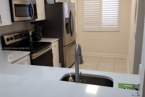 Condo in Delray Beach, Florida, 2 bedrooms  № 1865431 - photo 5