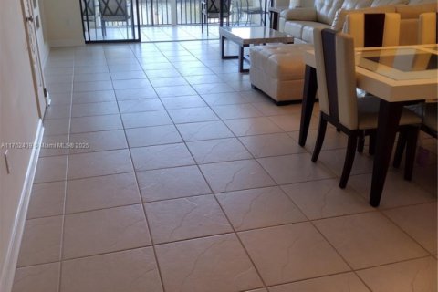 Condo in Delray Beach, Florida, 2 bedrooms  № 1865431 - photo 1
