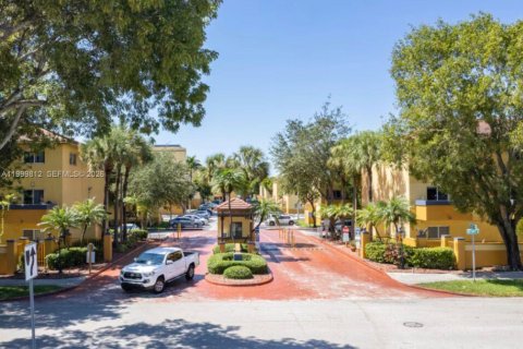 Copropriété à vendre à Miami, Floride: 3 chambres, 123.1 m2 № 2189334 - photo 2