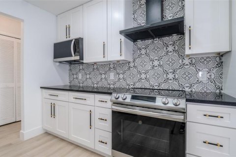 Villa ou maison à louer à Palm Harbor, Floride: 3 chambres, 180.88 m2 № 1829606 - photo 13