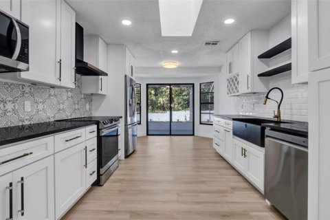 Villa ou maison à louer à Palm Harbor, Floride: 3 chambres, 180.88 m2 № 1829606 - photo 10