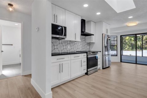 Villa ou maison à louer à Palm Harbor, Floride: 3 chambres, 180.88 m2 № 1829606 - photo 9