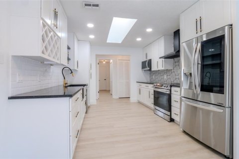 Villa ou maison à louer à Palm Harbor, Floride: 3 chambres, 180.88 m2 № 1829606 - photo 11