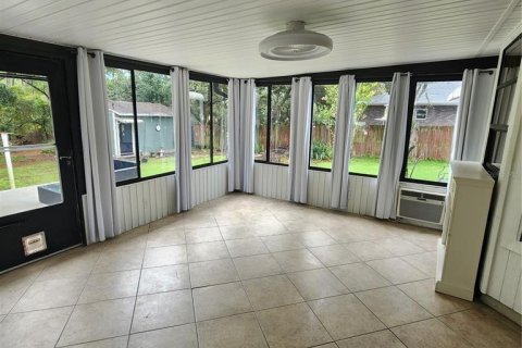 House in Deltona, Florida 3 bedrooms, 99.68 sq.m. № 1915824 - photo 9