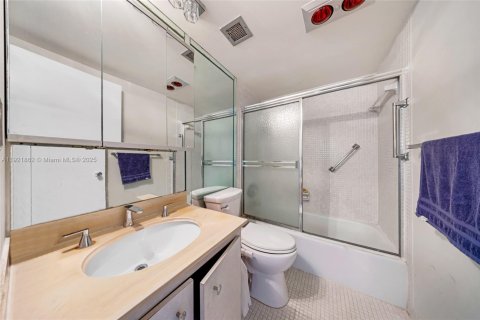 Снять в аренду кондоминиум в Халландейл-Бич, Флорида 1 спальня, 80.82м2, № 1975775 - фото 12