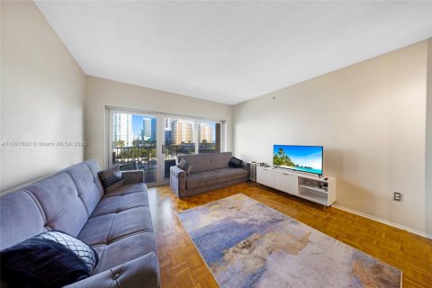 Снять в аренду кондоминиум в Халландейл-Бич, Флорида 1 спальня, 80.82м2, № 1975775 - фото 6