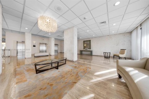 Снять в аренду кондоминиум в Халландейл-Бич, Флорида 1 спальня, 80.82м2, № 1975775 - фото 3