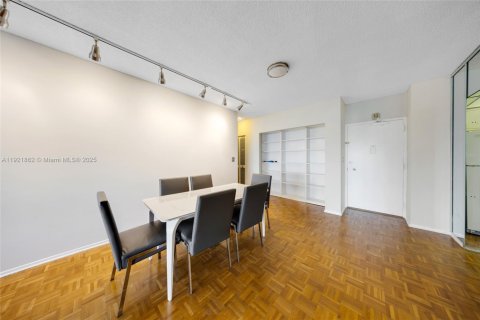 Снять в аренду кондоминиум в Халландейл-Бич, Флорида 1 спальня, 80.82м2, № 1975775 - фото 7