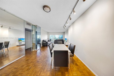 Снять в аренду кондоминиум в Халландейл-Бич, Флорида 1 спальня, 80.82м2, № 1975775 - фото 9