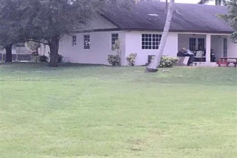 Villa ou maison à vendre à Homestead, Floride: 4 chambres, 232.26 m2 № 1706525 - photo 11