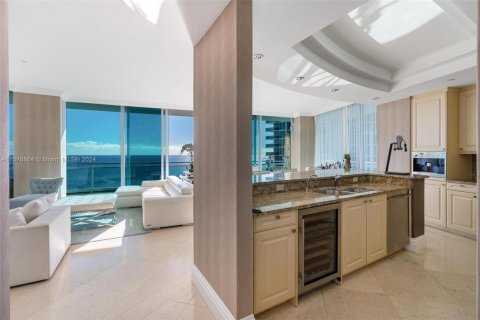 Copropriété à louer à Bal Harbour, Floride: 2 chambres, 198.44 m2 № 1977312 - photo 7