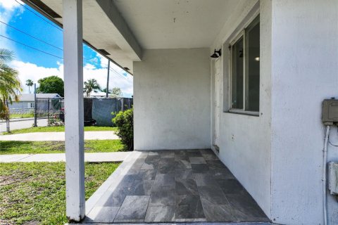 House in Florida City, Florida 3 bedrooms, 126.16 sq.m. № 2066205 - photo 4