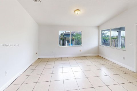 House in Florida City, Florida 3 bedrooms, 126.16 sq.m. № 2066205 - photo 7