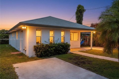 House in Florida City, Florida 3 bedrooms, 126.16 sq.m. № 2066205