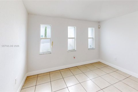 House in Florida City, Florida 3 bedrooms, 126.16 sq.m. № 2066205 - photo 19