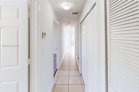 House in Florida City, Florida 3 bedrooms, 126.16 sq.m. № 2066205 - photo 24