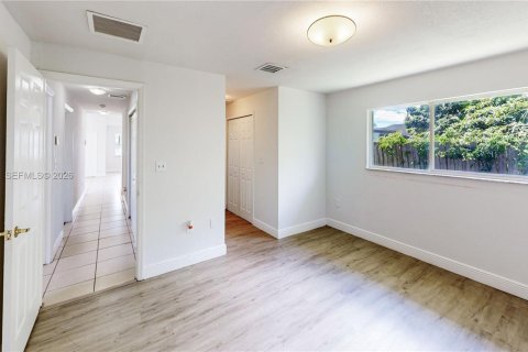 House in Florida City, Florida 3 bedrooms, 126.16 sq.m. № 2066205 - photo 28