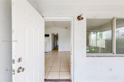 House in Florida City, Florida 3 bedrooms, 126.16 sq.m. № 2066205 - photo 5