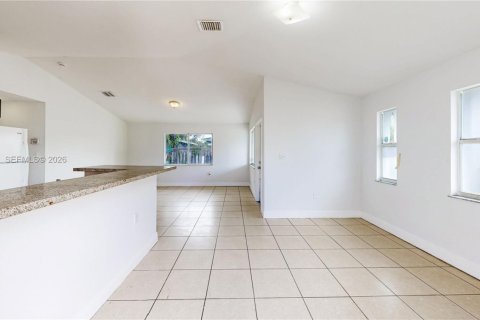House in Florida City, Florida 3 bedrooms, 126.16 sq.m. № 2066205 - photo 20