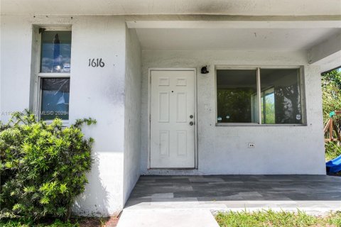 House in Florida City, Florida 3 bedrooms, 126.16 sq.m. № 2066205 - photo 3