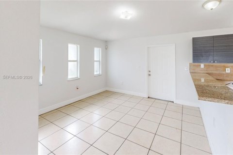 House in Florida City, Florida 3 bedrooms, 126.16 sq.m. № 2066205 - photo 22