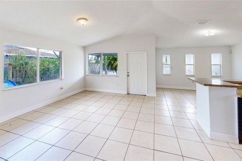 House in Florida City, Florida 3 bedrooms, 126.16 sq.m. № 2066205 - photo 8