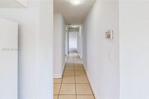 House in Florida City, Florida 3 bedrooms, 126.16 sq.m. № 2066205 - photo 23