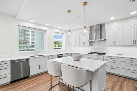 Townhouse in Clearwater, Florida 3 bedrooms, 310.39 sq.m. № 2201719 - photo 10