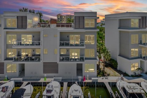 Adosado en Clearwater, Florida 3 dormitorios, 310.39 m2 № 2201719