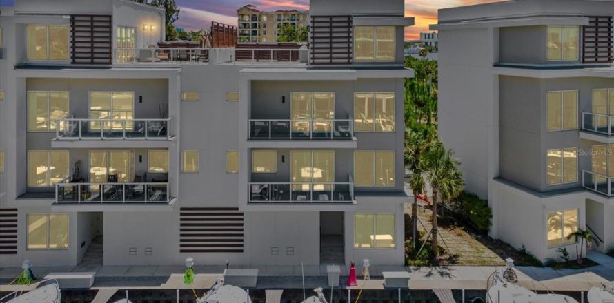 Townhouse in Clearwater, Florida 3 bedrooms, 310.39 sq.m. № 2201719