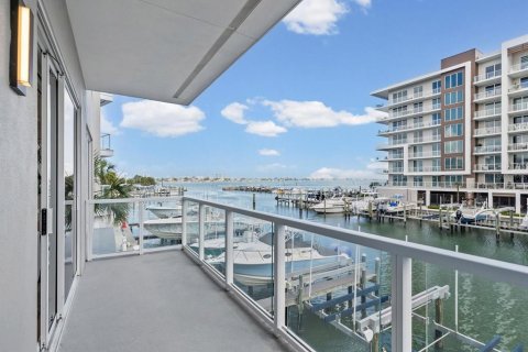 Townhouse in Clearwater, Florida 3 bedrooms, 310.39 sq.m. № 2201719 - photo 15