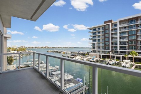 Townhouse in Clearwater, Florida 3 bedrooms, 310.39 sq.m. № 2201719 - photo 2