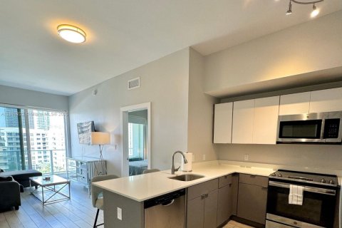 Condo in Miami, Florida, 2 bedrooms  № 1944218 - photo 5