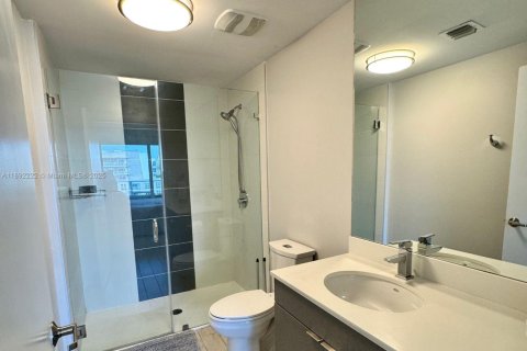 Condo in Miami, Florida, 2 bedrooms  № 1944218 - photo 12