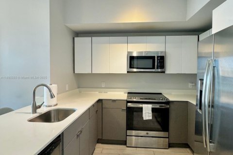 Condo in Miami, Florida, 2 bedrooms  № 1944218 - photo 7
