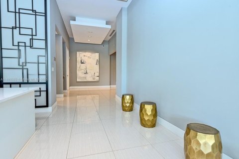 Condo in Miami, Florida, 2 bedrooms  № 1944218 - photo 23