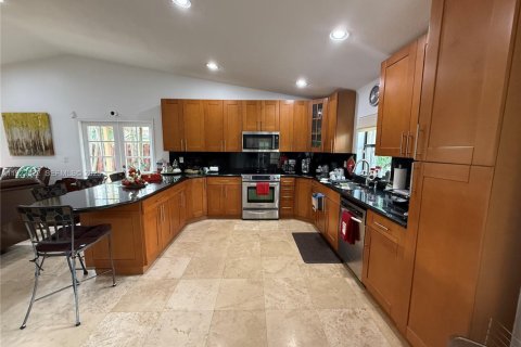House in Miami, Florida 4 bedrooms, 231.79 sq.m. № 1976963 - photo 11
