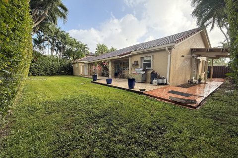 House in Miami, Florida 4 bedrooms, 231.79 sq.m. № 1976963 - photo 2