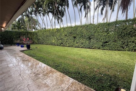 House in Miami, Florida 4 bedrooms, 231.79 sq.m. № 1976963 - photo 5