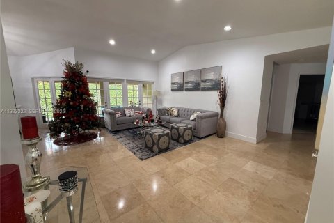 House in Miami, Florida 4 bedrooms, 231.79 sq.m. № 1976963 - photo 7