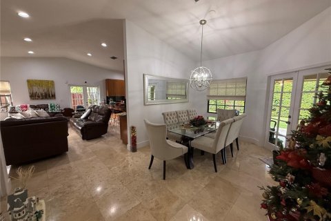 House in Miami, Florida 4 bedrooms, 231.79 sq.m. № 1976963 - photo 8