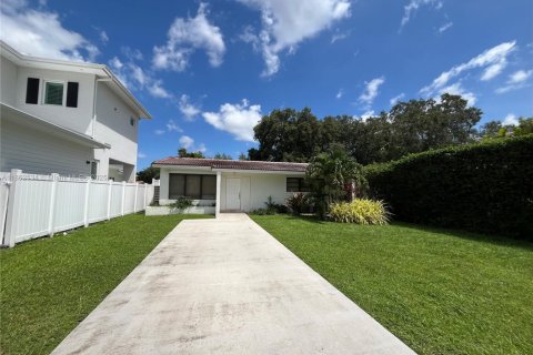Villa ou maison à louer à Miami, Floride: 2 chambres, 89.19 m2 № 1890886 - photo 2